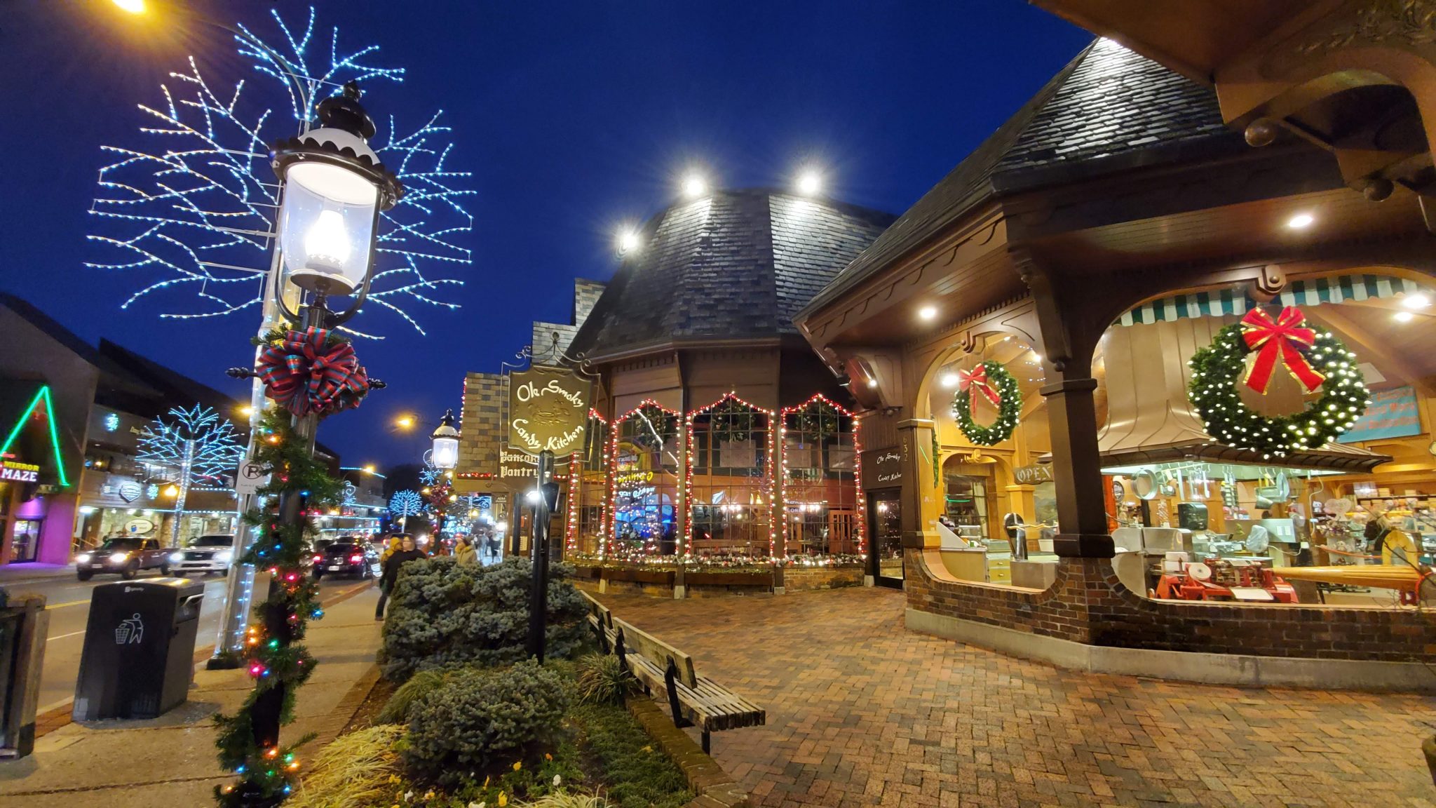 Gatlinburg-Christmas-Lights-2048×1152