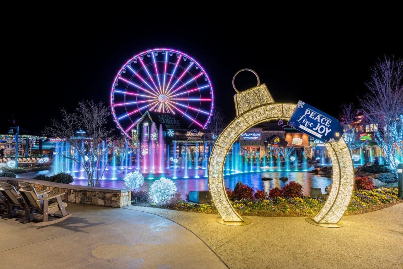 The-Island-Christmas-Ornament-.Winterfest-Pigeon-Forge-Ferris-Wheel-1536×1027 (1)